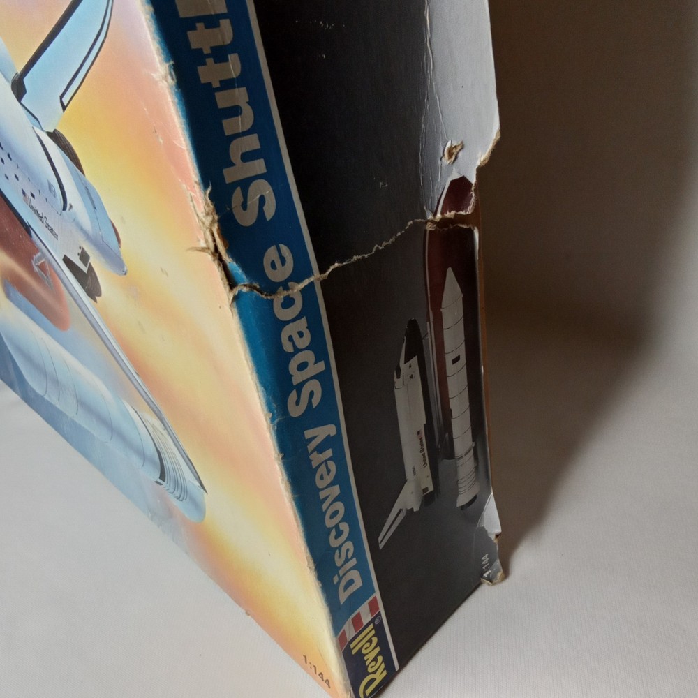 Revell 4544 1/144 Discovery Space Shuttle With Boosters In Box Unassembled