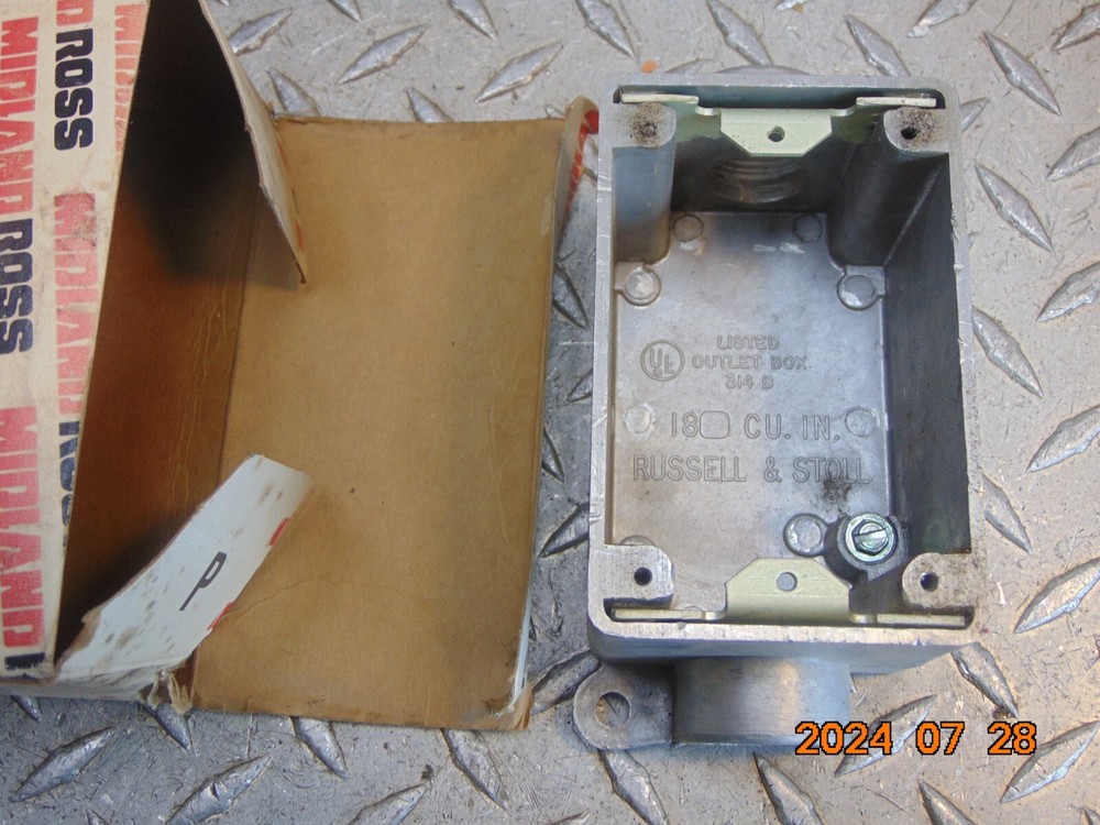 RUSSELLSTOLL F29967 OUTLET BOX