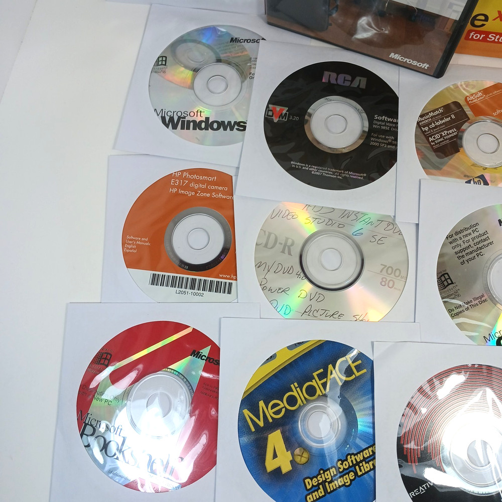 Lot of 15 Computer Software Discs, Microsoft Office, RCA, HP
