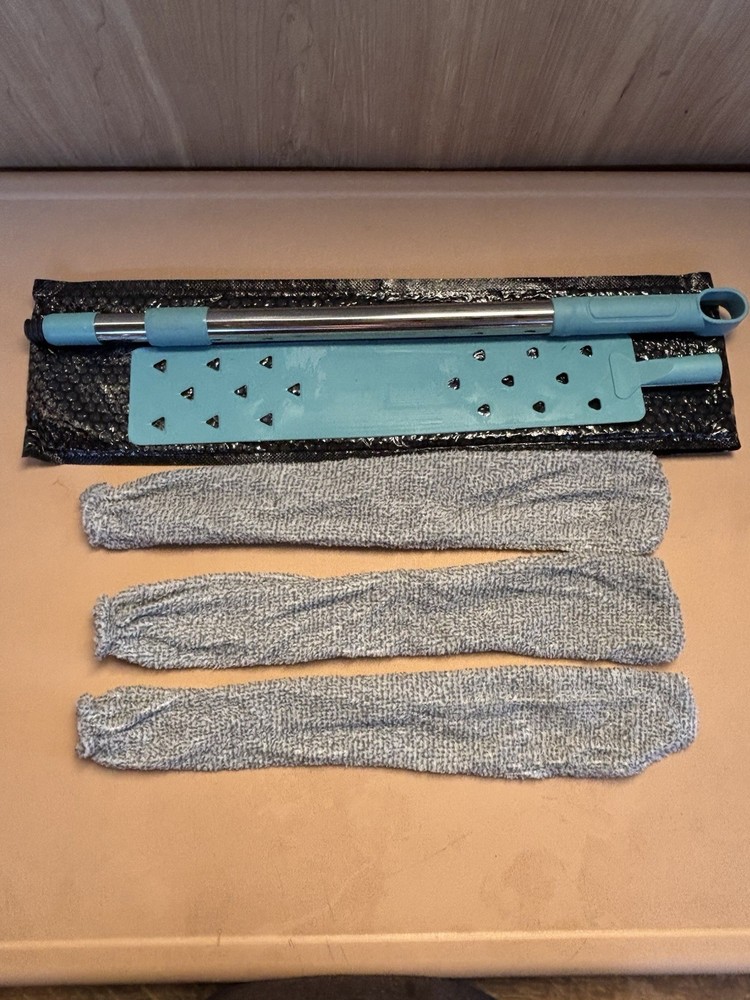 Retractable Gap Duster w/ 3 Microfiber Covers Long Handle Cleaner