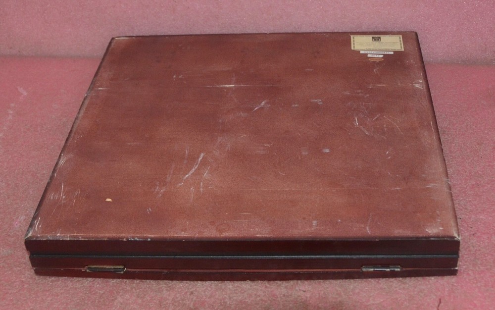 Vintage Thomas Pacconi Classics Christmas Chess Checkers Set.
