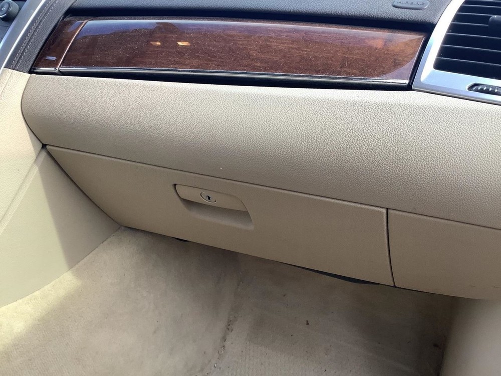 SRX       2007 Glove Box 4988448