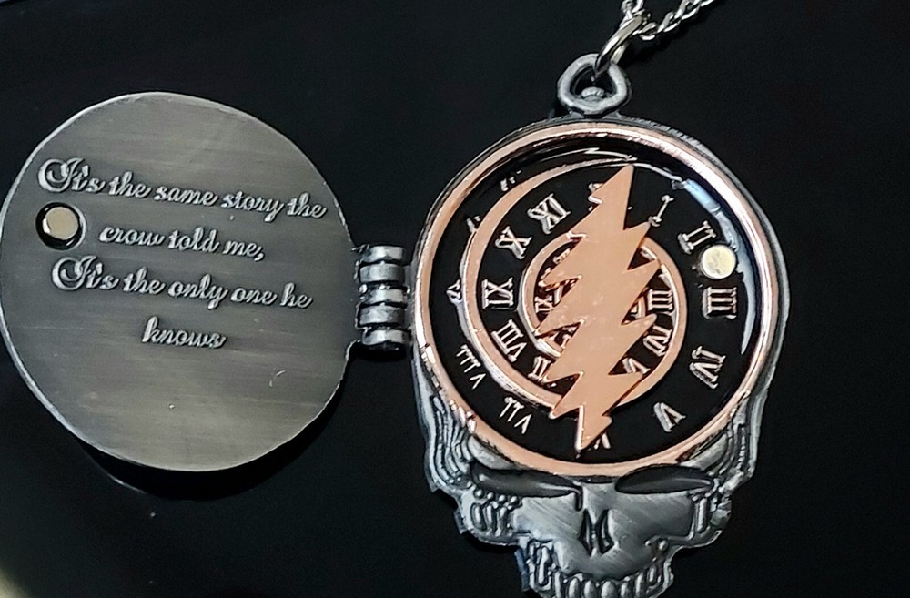UJB Grateful dead pendant w/ Chain