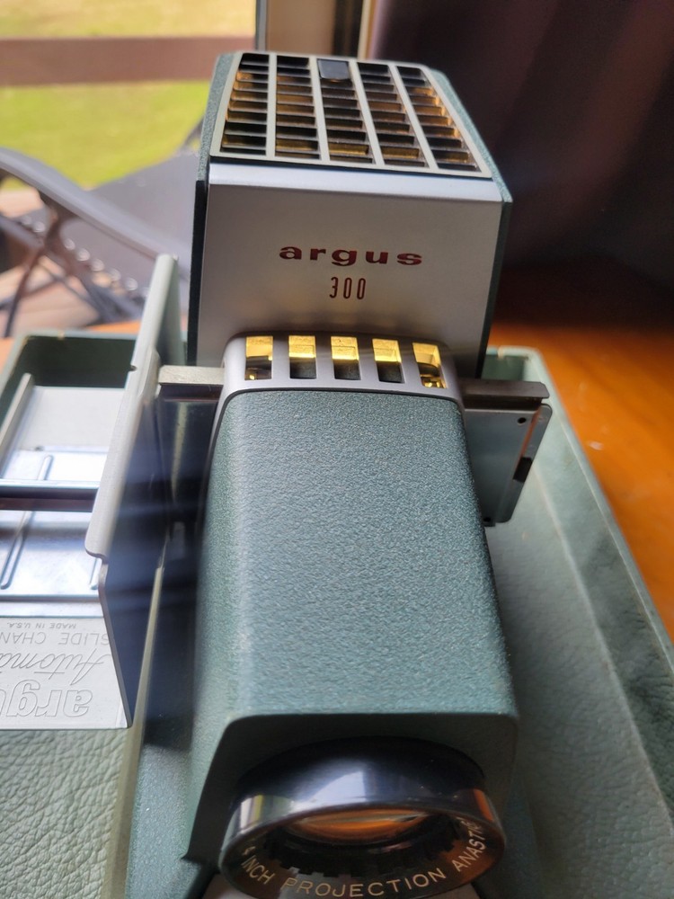 Vintage ARGUS 300 Slide Projector with Case