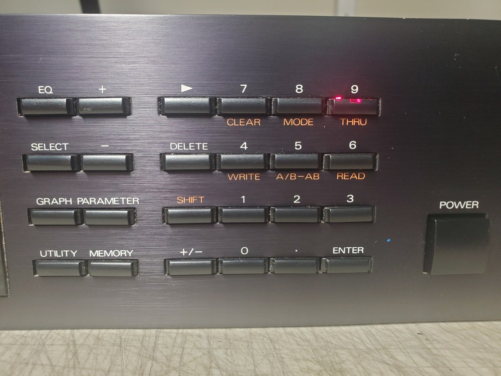 Roland E-660 Digital Parametric EQ Equalizer - Good Cosmetic