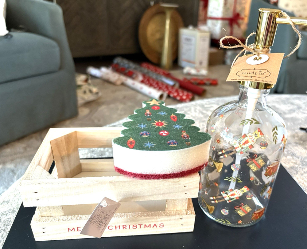 NIB Mud Pie NUTCRACKER SOAP PUMP & SPONGE CRATE SET