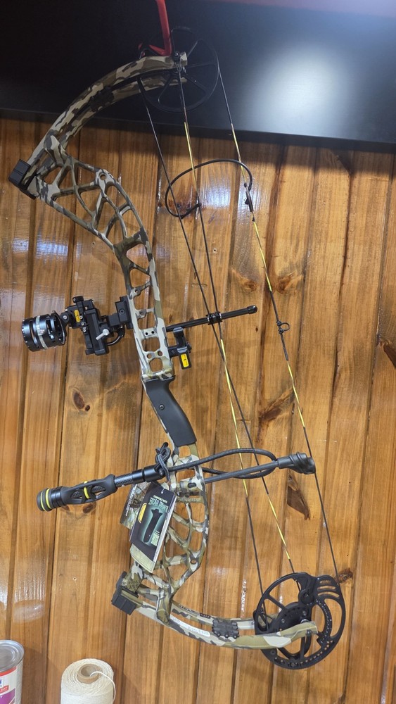 Bear Adapt 2 Plus RH 60# Compound Bow Pkg Mossy Oak Bottomland!