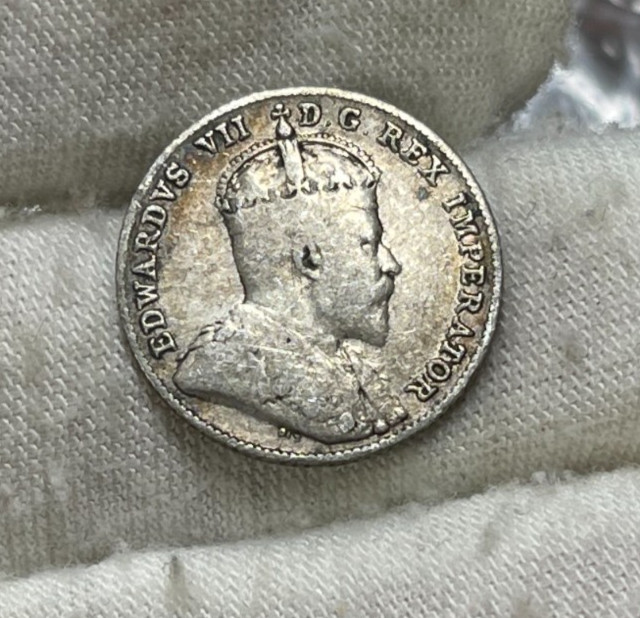 1910 Canada 10 Cents Silver Coin