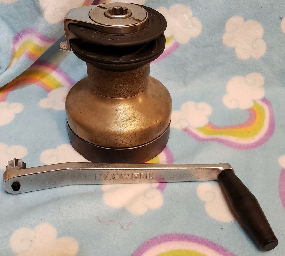Maxwell 25 Two-Speed Self-Tailing Winch with locking handle