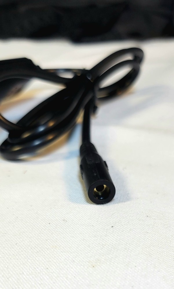 INSIGNIA 3 Ft Wired Universal Shutter Remote (Model NS-USR1) 17D25A