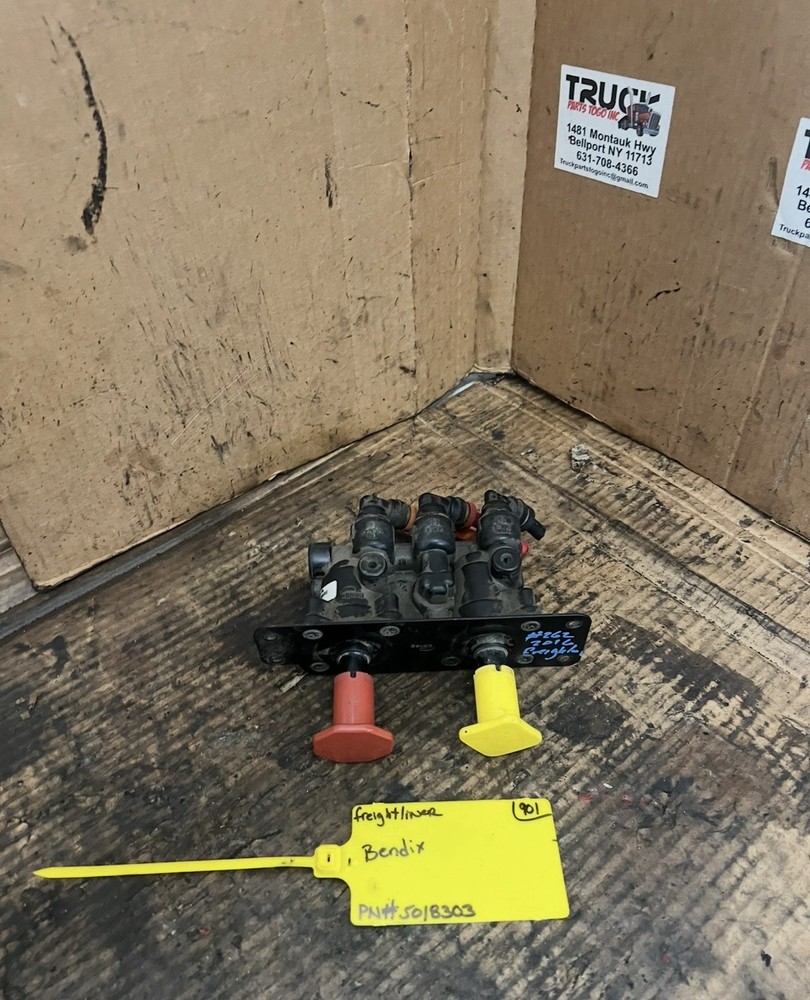 BENDIX - FREIGHTLINER DASH CONTROL BRAKE VALVE - USED P/N 5018303