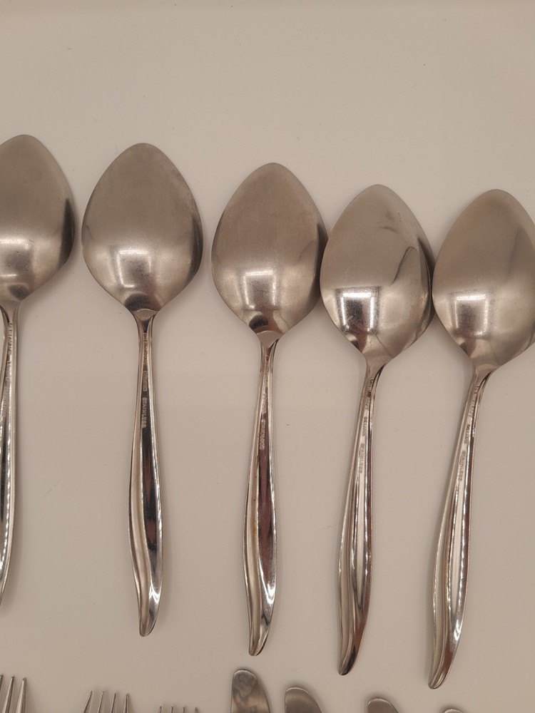 ONEIDACRAFT DELUXE TEXTURA 17 Pc STAINLESS FLATWARE GLOSSY & TEXTURED HANDLE