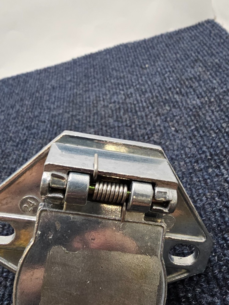 Dual Pole Socket Horizontal Pins Connector Steel