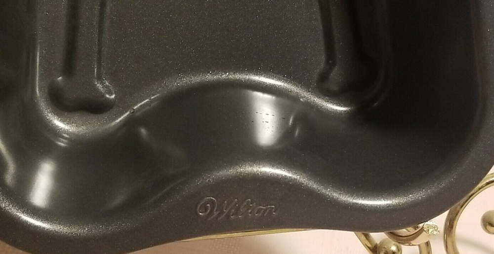 WIlton Full body Skeleton Cake pan - 12x7 - Preowned
