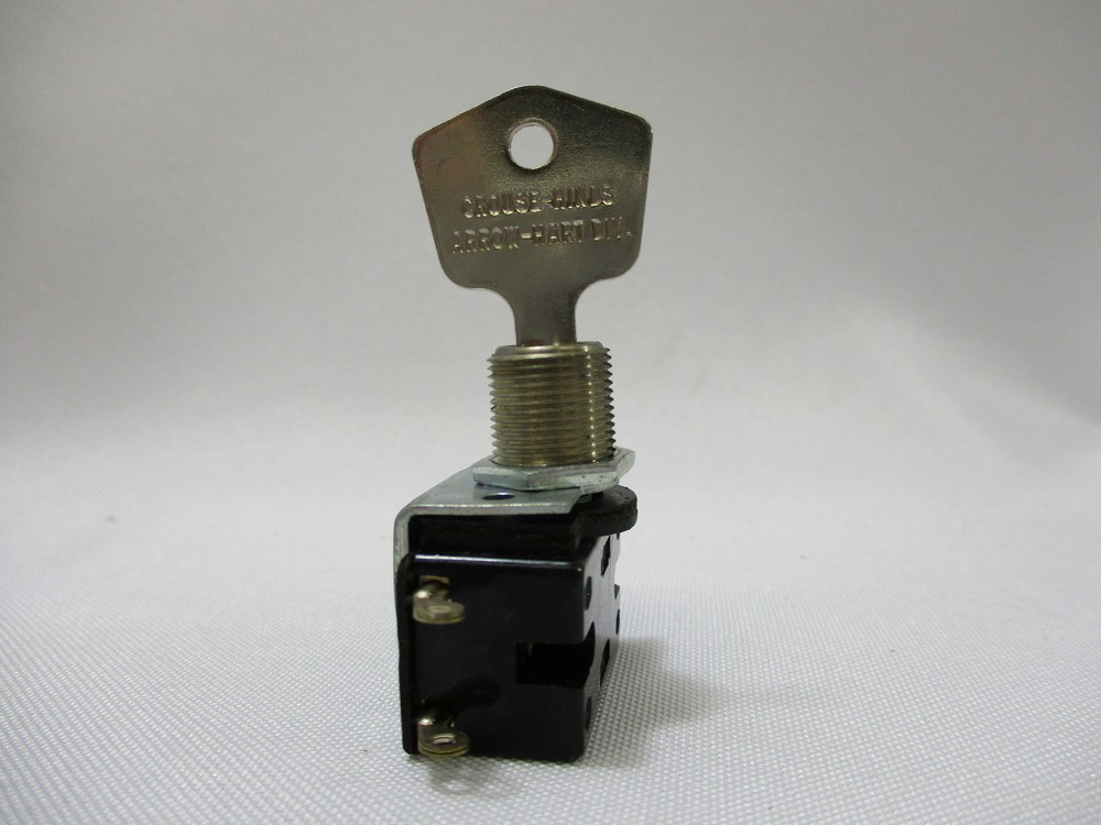 CROUSE-HINDS B672 KEY SWITCH ON-OFF 3A 250V