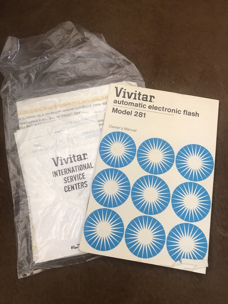 Vintage Vivitar Automatic 281 Electronic Flash Camera with Box and Case