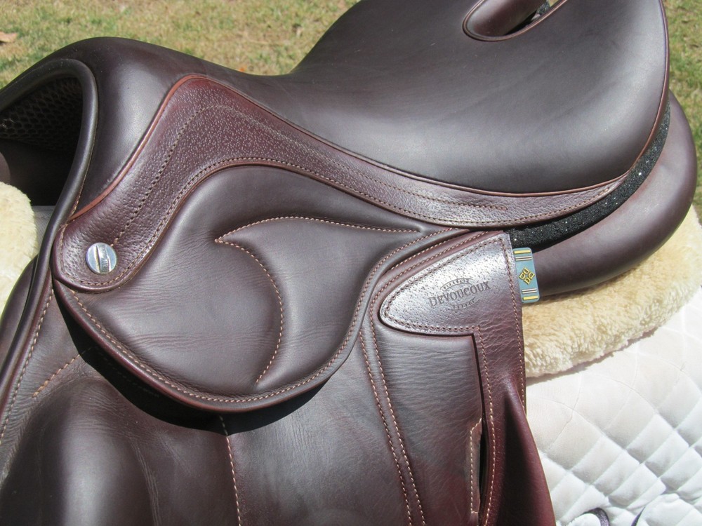 17.5" DEVOUCOUX ENARA jumping saddle(CRYSTALS)-(INCLUDES ACCESSORIES) 2024 MODEL