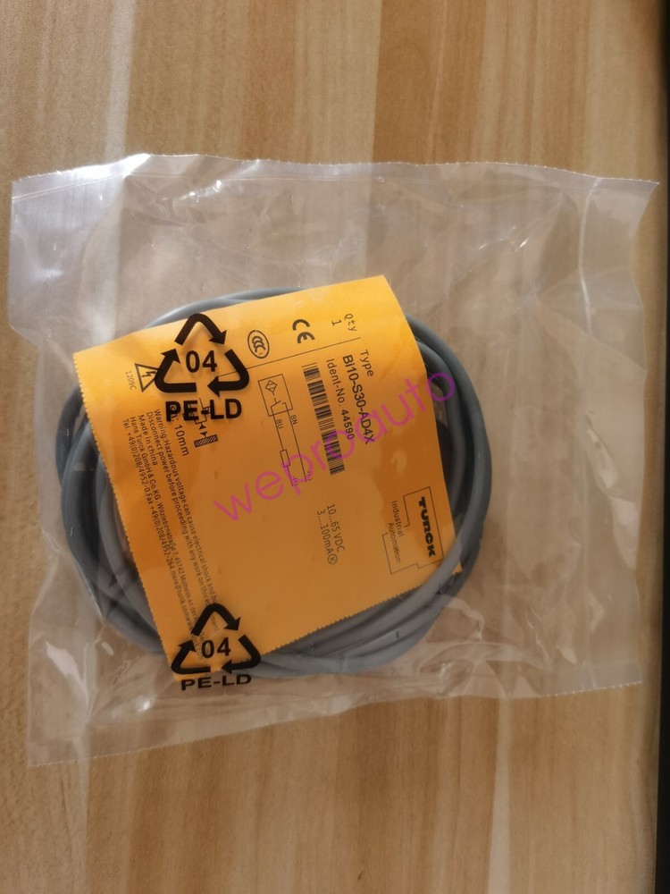 New Turck BI10-S30-AD4X Sensor  *TT
