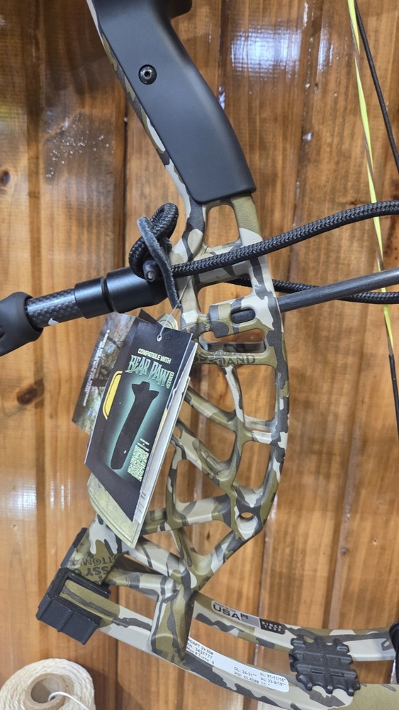 Bear Adapt 2 Plus RH 60# Compound Bow Pkg Mossy Oak Bottomland!