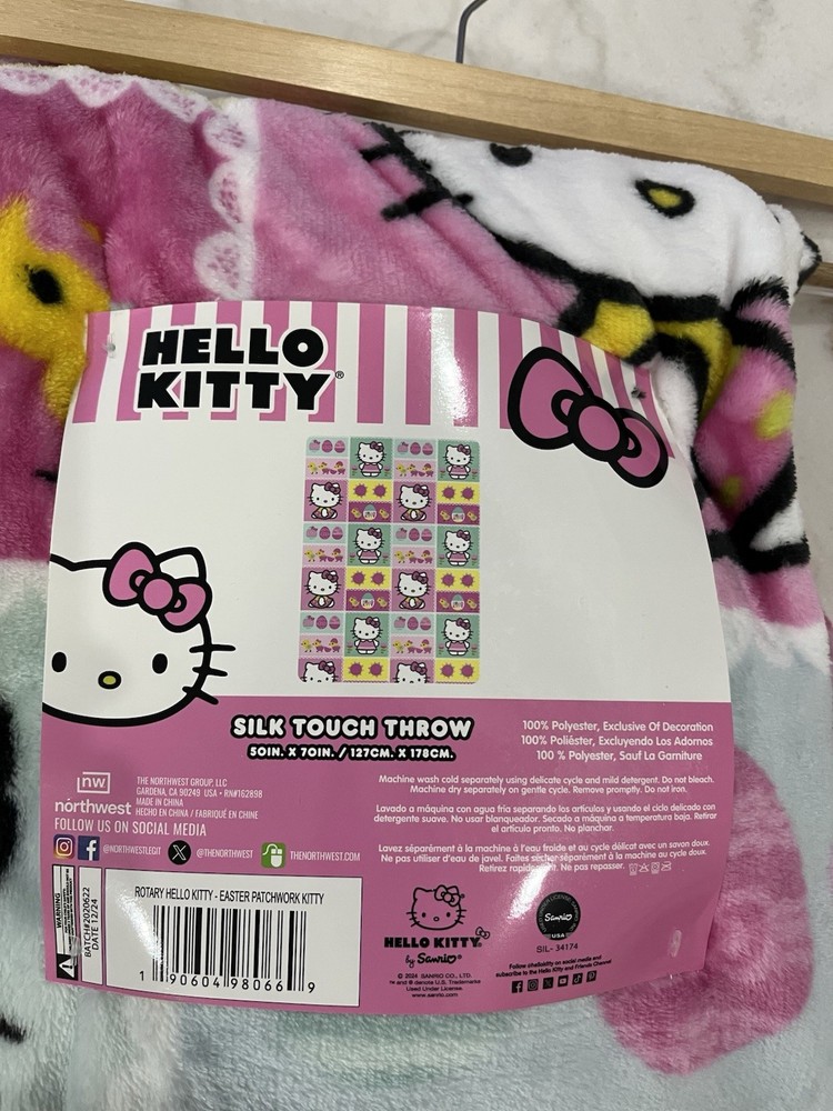 NWT Hello Kitty & Chicks, Eggs Easter Plush SIlk Touch Throw Blanket 50x70"