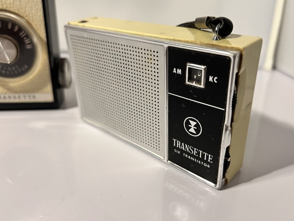 2 Vintage Transette Transistor Radios