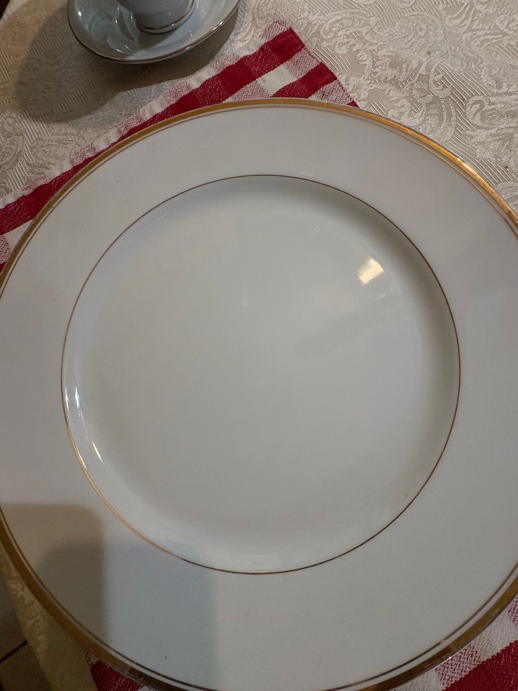 four place setting four crown china grgent 514