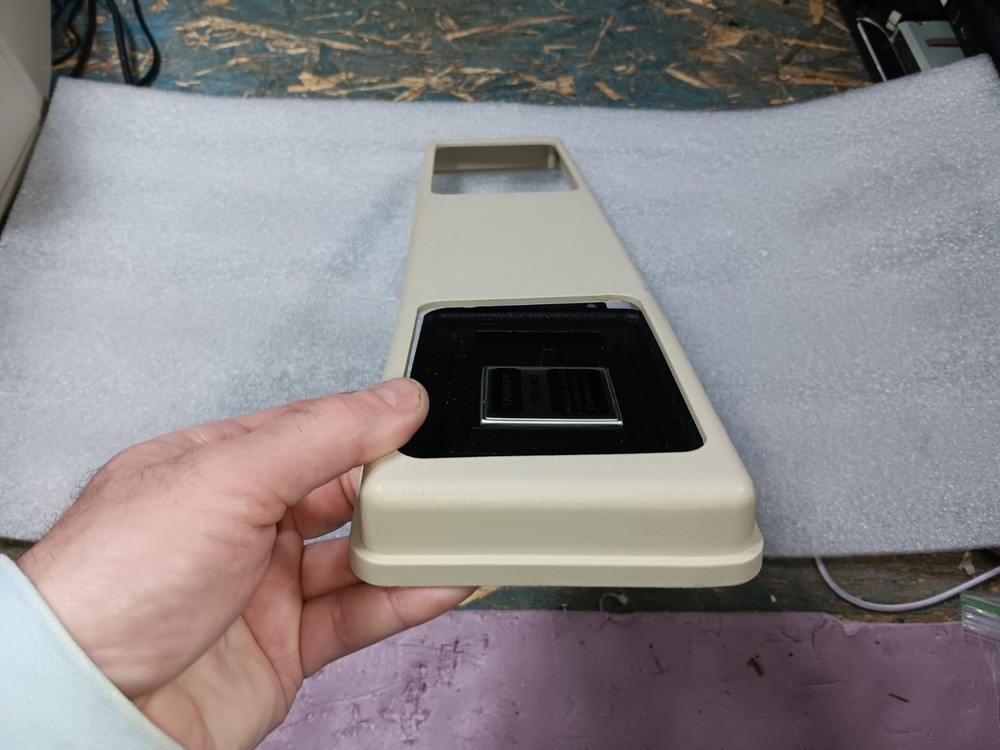 TANDY TRS-80 MODEL 2000 EXACT BROKEN POST/LABEL -EMPTY FRONT PANEL-CLEAN-SEE ALL
