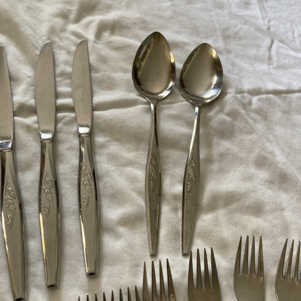 Vintage Community Silverware Woodmere Flatware 35 Pcs