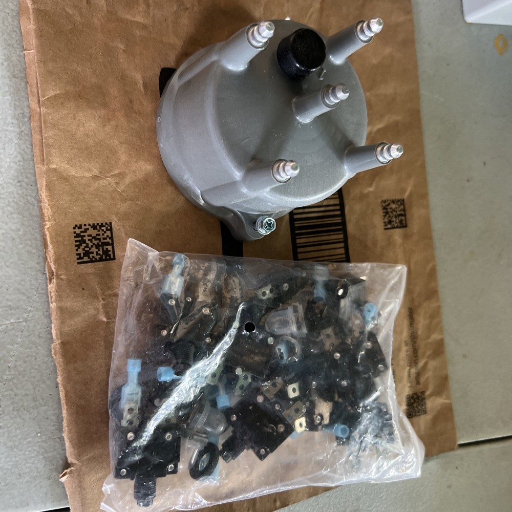 WVE 3D1102 Distributor Cap & Rotor + BONUS Terminal Kit