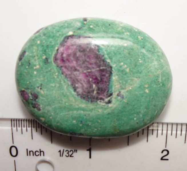 Ruby Fuchsite Palmstone - India sc1001