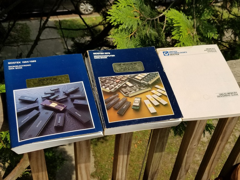 4 VINTAGE MOSTEK MICROELECTRONICS BOOKS MEMORY DATA 1979 MICROCOMPUTER 1984, '85