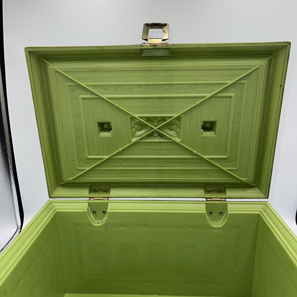 VINTAGE MAX KLEIN GREEN ORNATE PLASTIC SEWING KEEPSAKE BOX