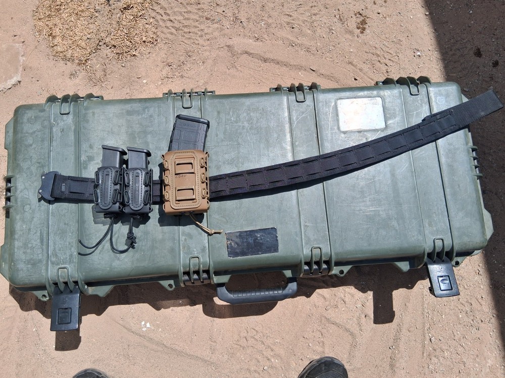 5.11 maverick outer belt ,with 3 g code scorpion pouches