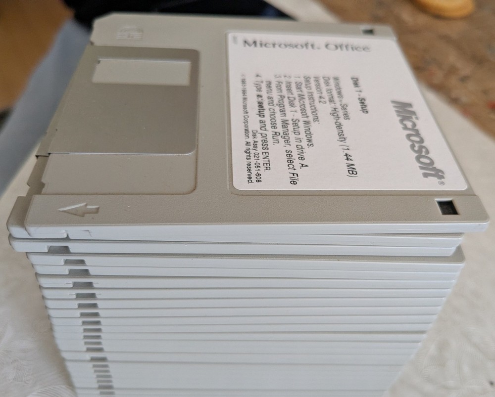 Early Microsoft Office Version 4.2 23 Floppy Discs 3.5" 1983-1994 Vntg software