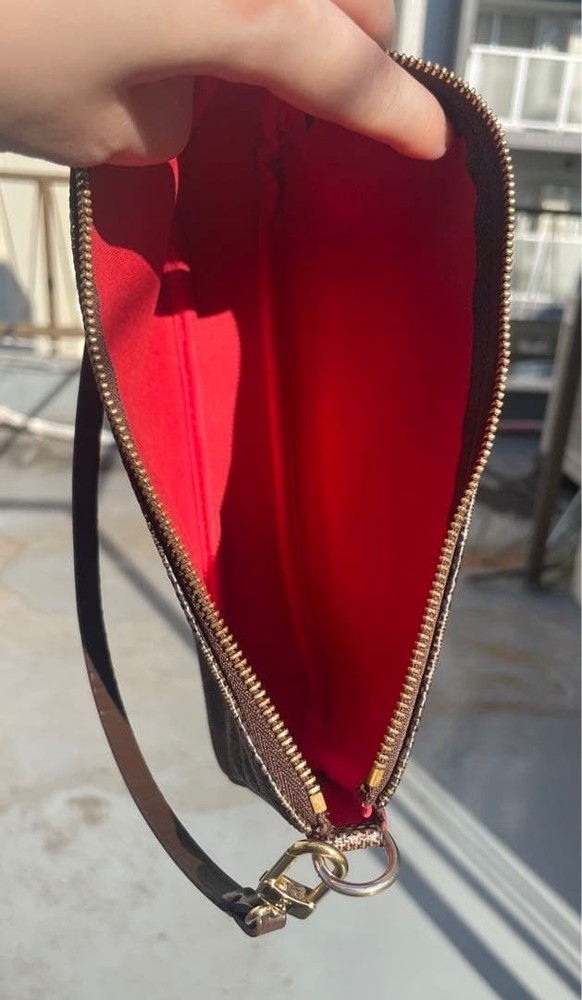 Excellent Condition Louis Vuitton Accessories Pouch