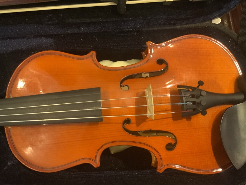 Student Violin With Case, Bow & Shoulder Rest