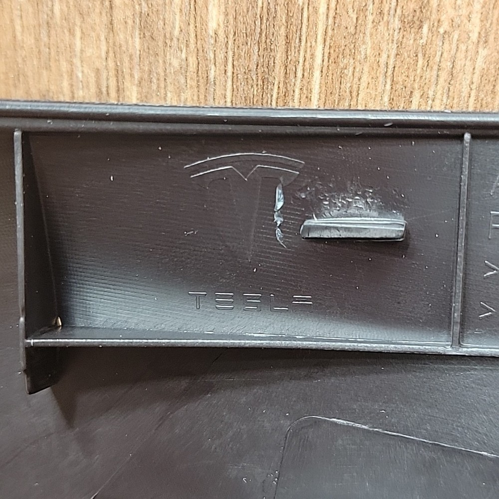 Tesla Model 3 Y Front Seat Side Shield Outer Trim Panel Left Drivers NEW 2017-23