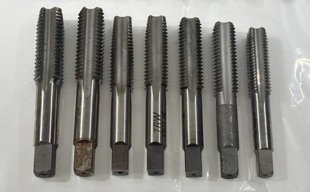 (Lot of 32) 4 Fluted Thread Taps