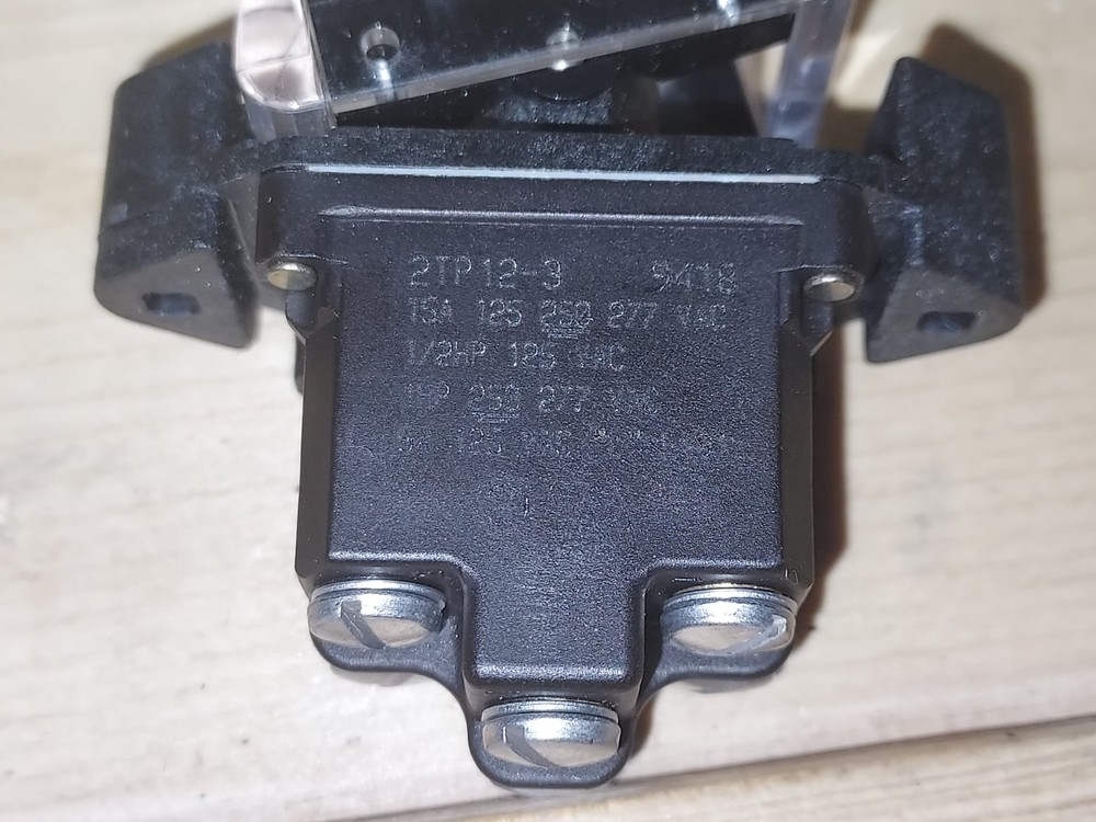 JOHN DEERE #AA29180 2-POSITION TOGGLE/ROCKER SWITCH
