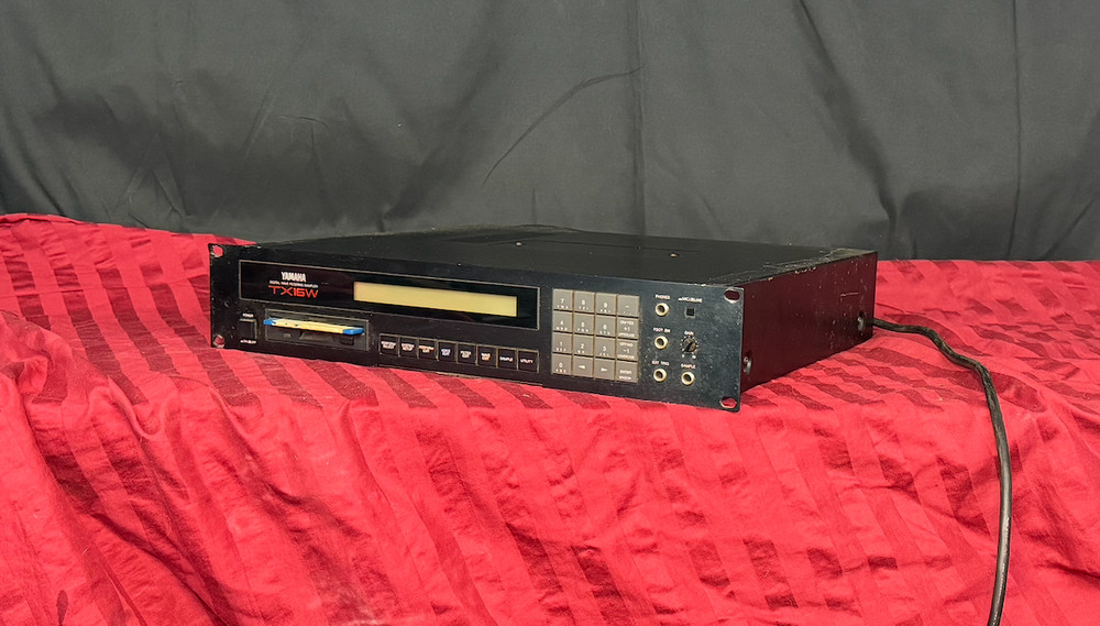 Yamaha TX16W Rackmount Digital Sampler Module – Vintage Studio Gear – Used