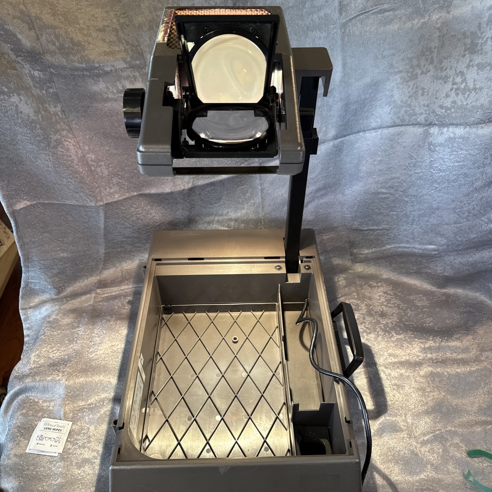 3M 2000 Overhead Projector Model 2000 AG for Parts: Missing Staging Area Glass.