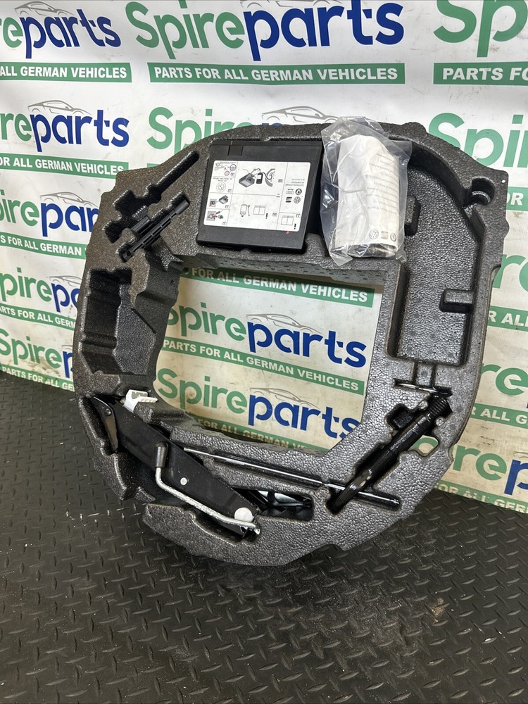 2017 AUDI A1 8X EMERGENCY TYRE KIT