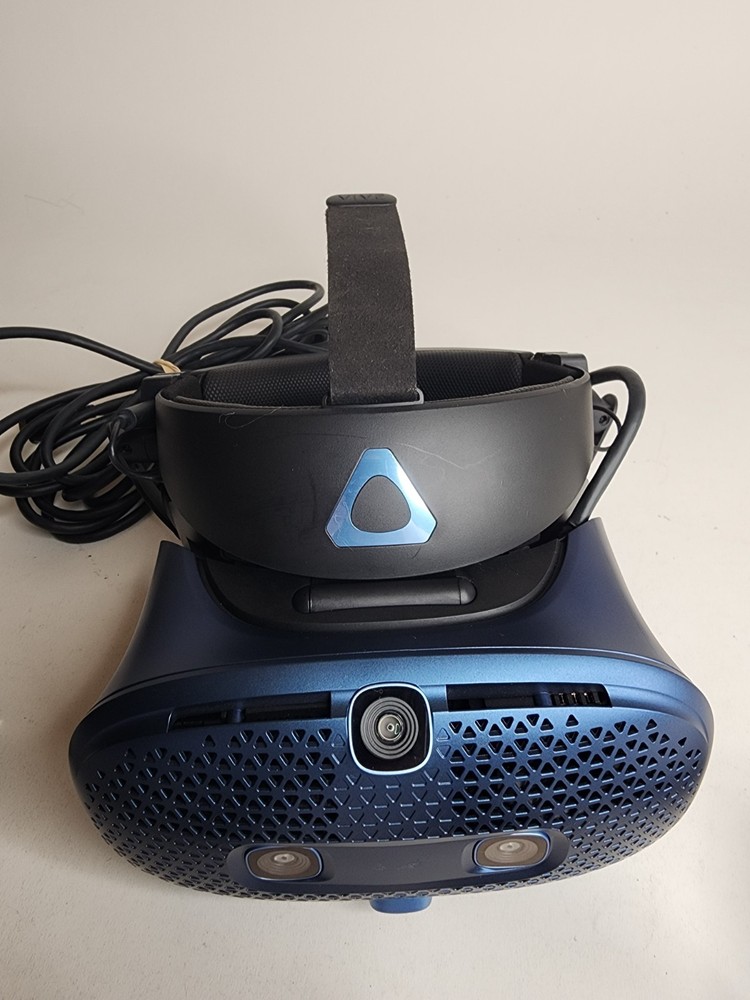 HTC Vive Cosmos Virtual Reality Gaming Headset + Controllers Complete Set