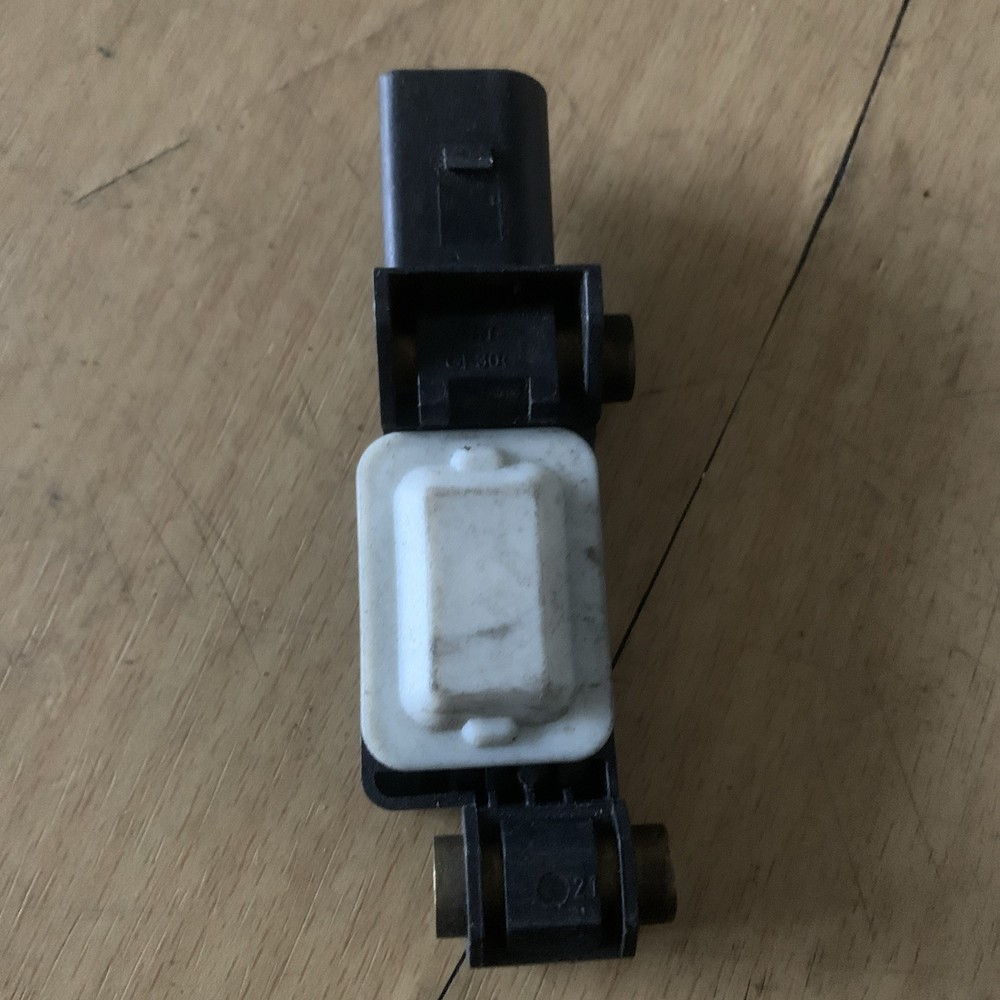 AUDI SENSOR 8E0959651B - FREE SHIPPING -