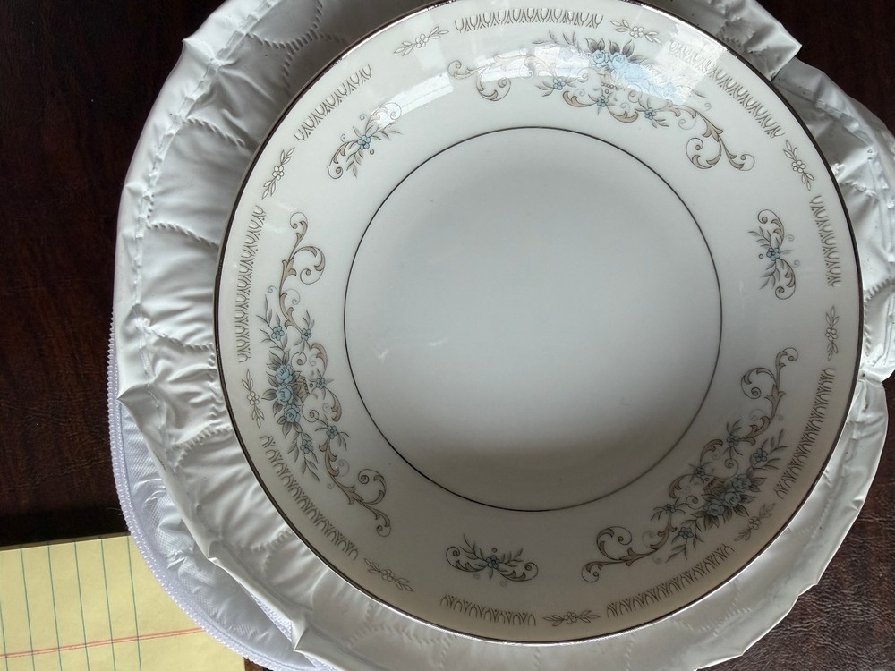 -"Diane" Fine Porcelain China 8 dinner plates