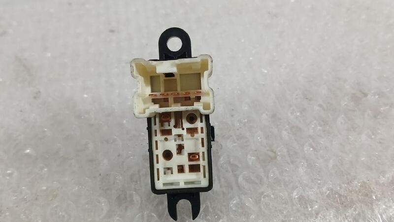 254111FA0A Rear Right Window Regulator Switch Nissan Note E12 5218581