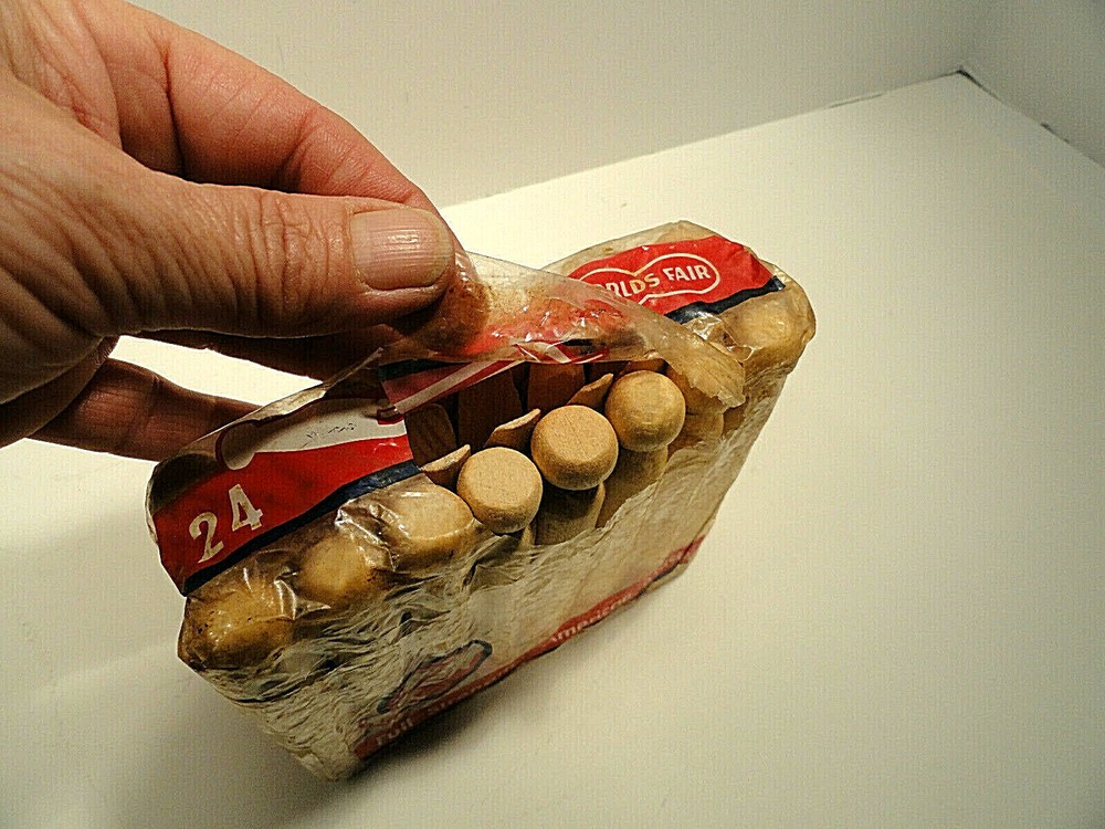 Forster 24 Worlds Fair Round Clothespins