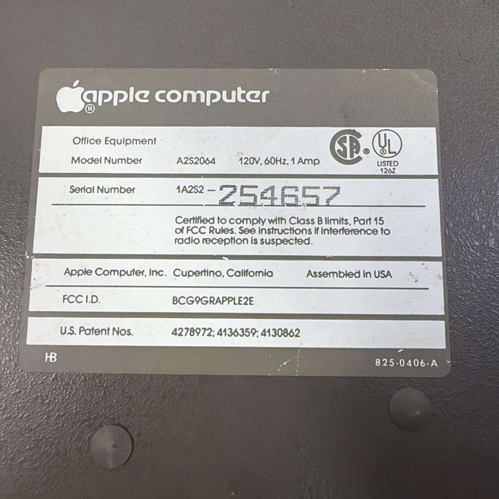Apple IIe A2S2064 Computer For Parts Only