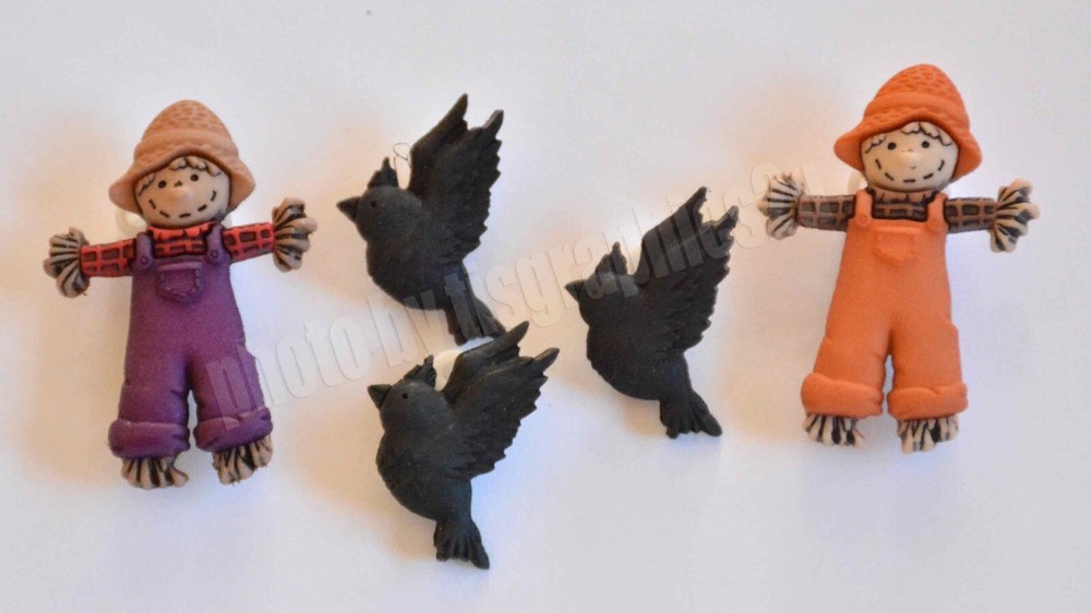 Scarin' Crows / Shank Back Craft Buttons / Fall Harvest / Scarecrow & Crows