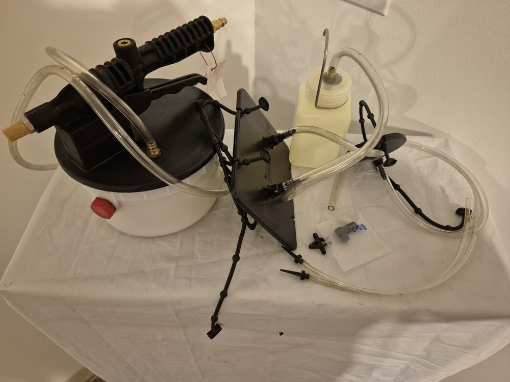 Brake Bleeder Kit BB12100